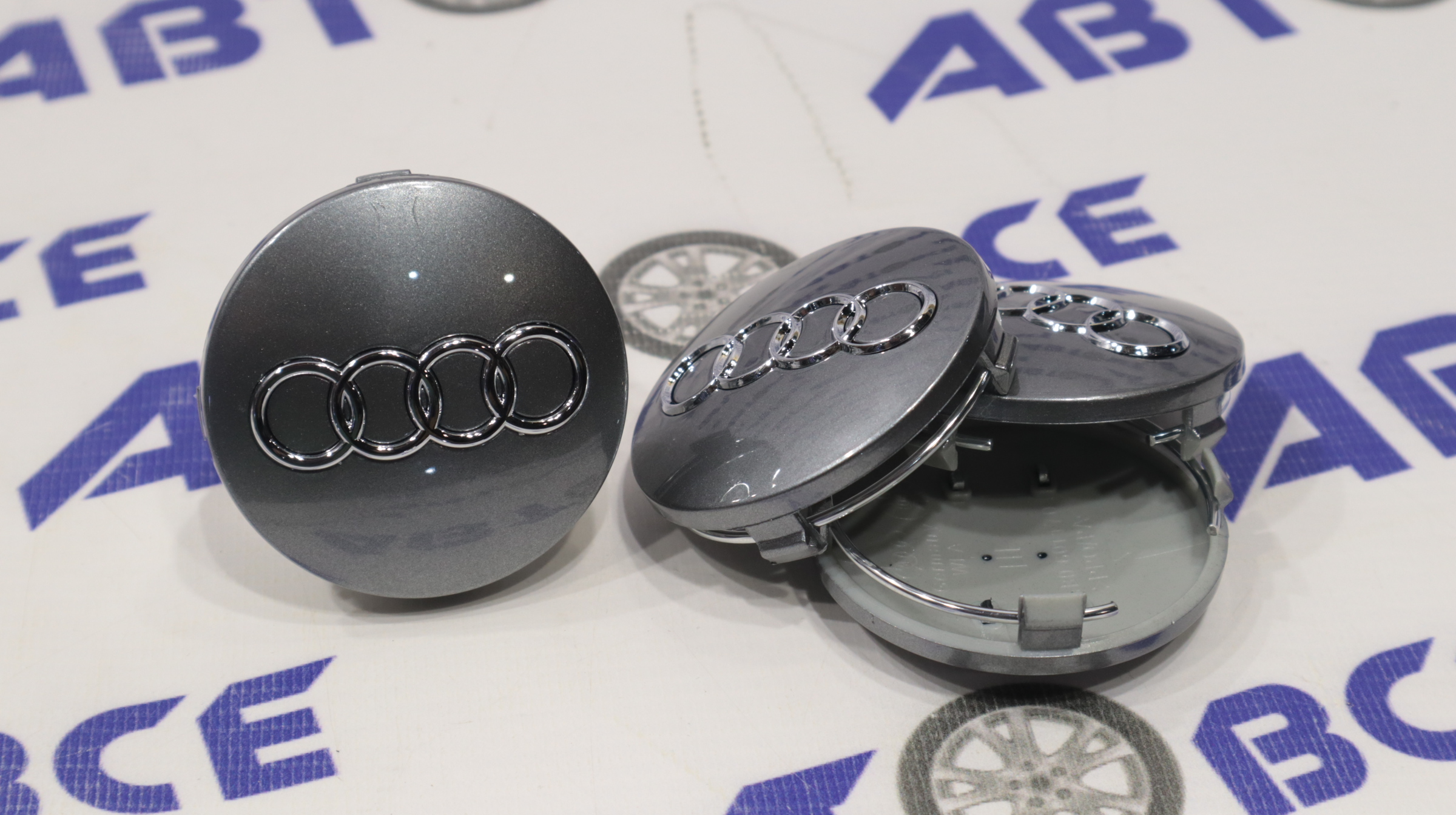 Колпачок ступицы (пластик) комплект 4шт AUDI серые хром (60мм)